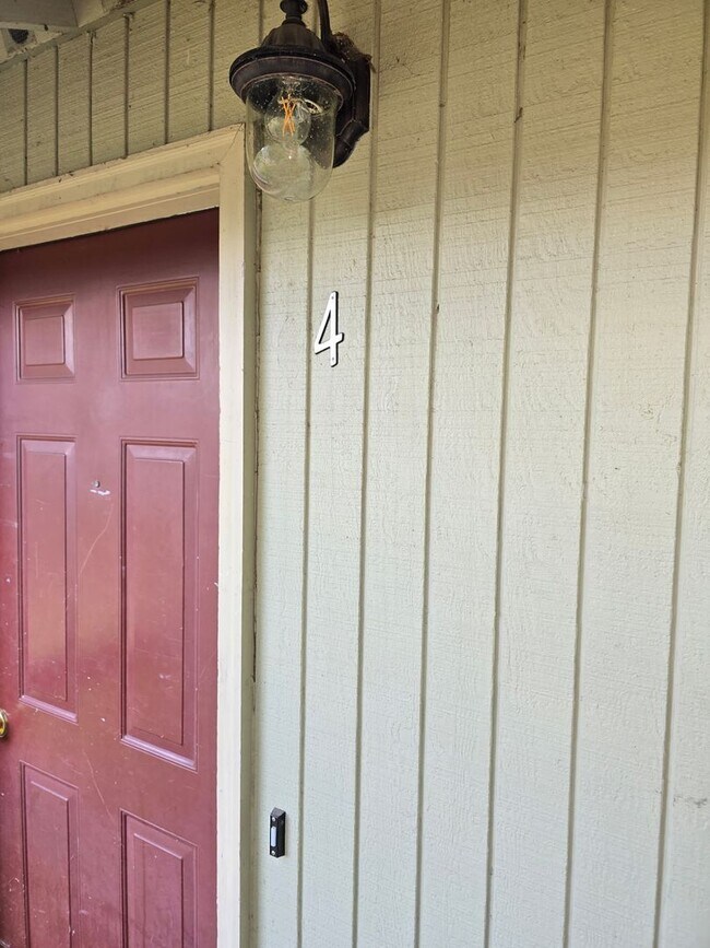 Building Photo - 1610 Lincoln St