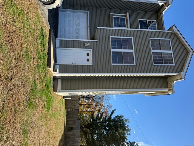 Building Photo - 57 Hollis Dr