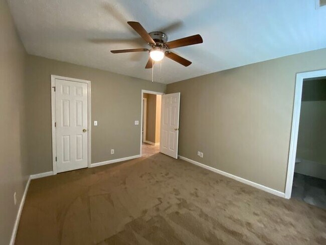 Building Photo - Beautiful Renovated House in North Nashville - Fenced in Yard!