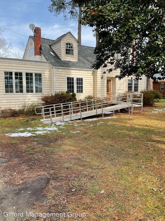 5 br, 2 bath House 325 Great Bridge 325 Great Bridge Chesapeake VA