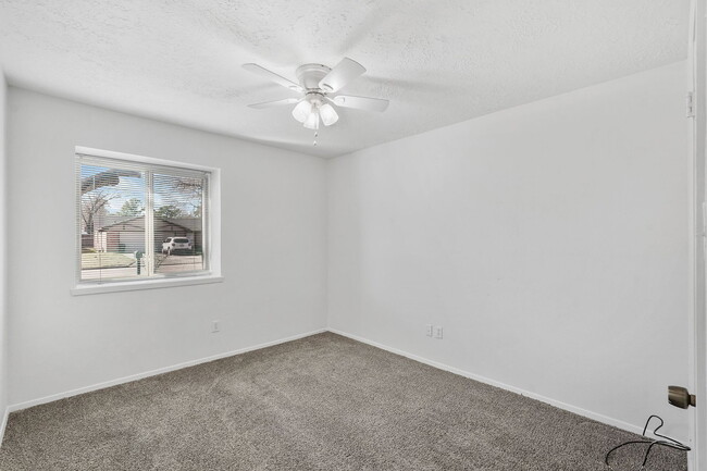 Building Photo - 15226 Flamingo Park