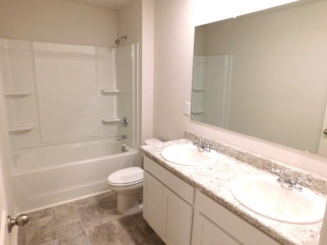 Building Photo - 2 Oakwood Hts Rd