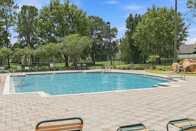 Building Photo - 2821 Maguire Dr