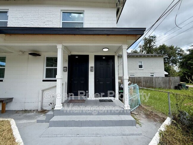 Building Photo - 1161 W 5th St
