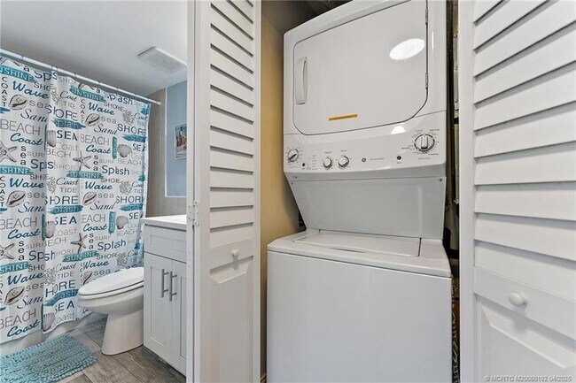 Building Photo - 7370 S Ocean Dr