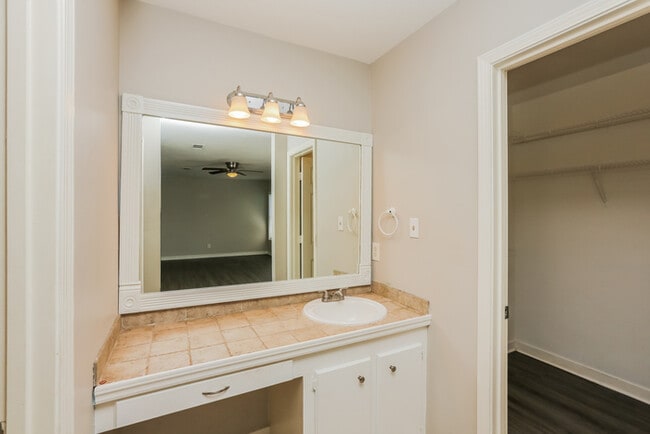 Building Photo - 525 Stonecreek Dr
