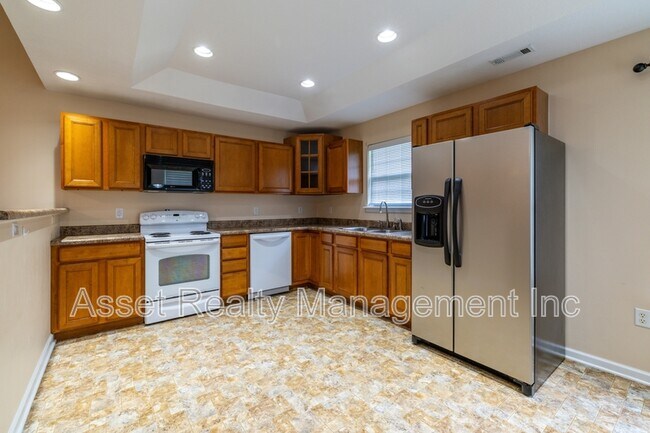 Building Photo - 801 Colonial Estates Way