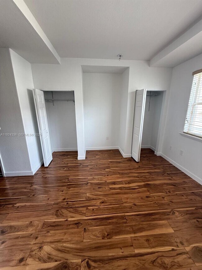 Building Photo - 5543 NW 112th Pl