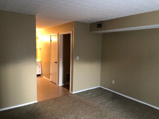 Building Photo - 302 Park Ridge Cir
