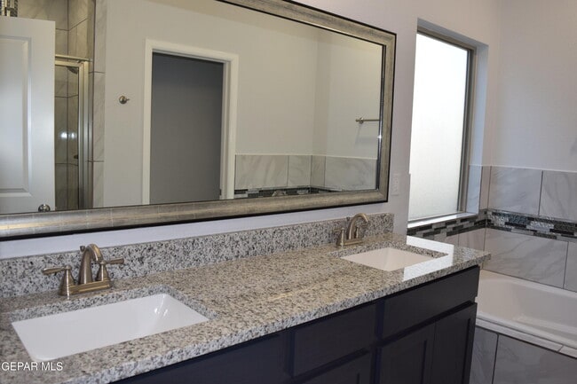 Building Photo - 1103 Nickel Hl Ave