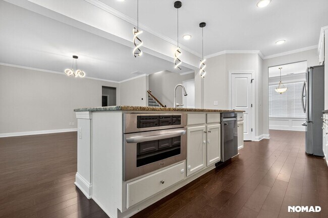 Building Photo - Spacious 5BR House in Buford