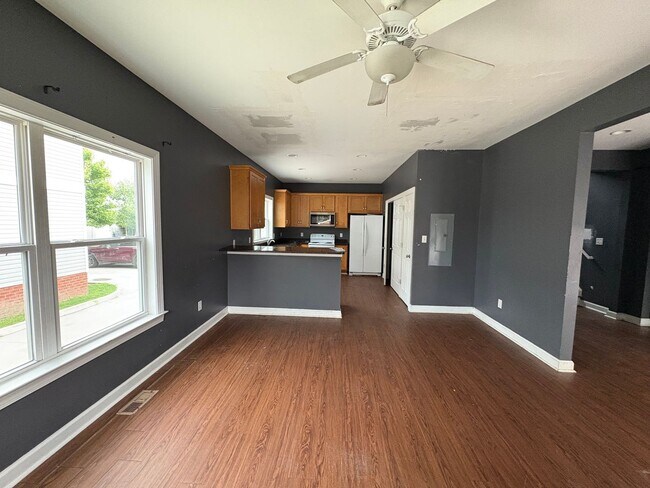 Building Photo - 862 W 43rd St