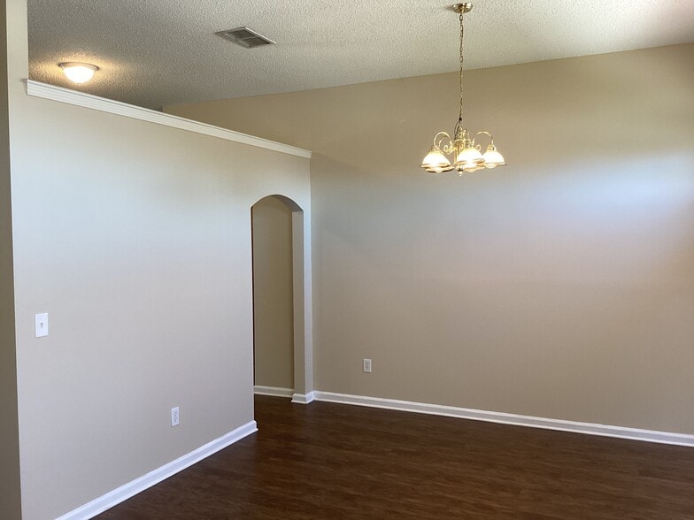 Building Photo - 468 Hillside Dr