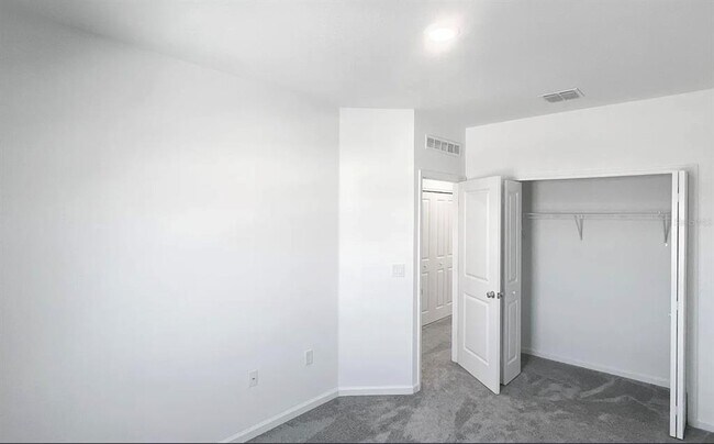 Building Photo - 2562 Skyline Lp