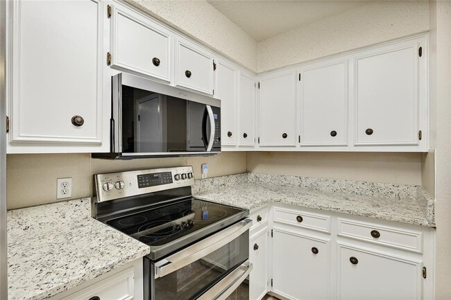 Building Photo - 1714 Shadowview Dr