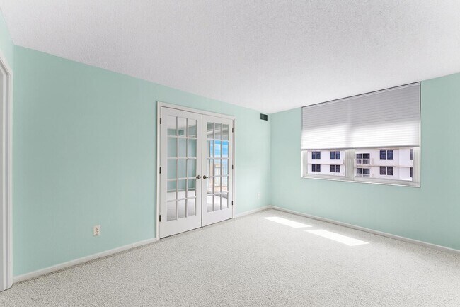 Building Photo - 3215 S Ocean Blvd