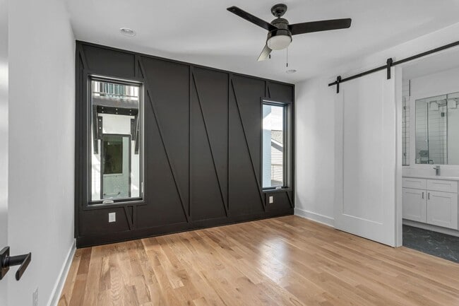 Building Photo - Stunning 4 Bedroom Home w/ Rooftop Deck Close to Downtown Nashville