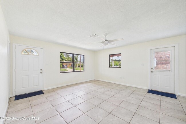 Building Photo - 4339 Plompton Dr
