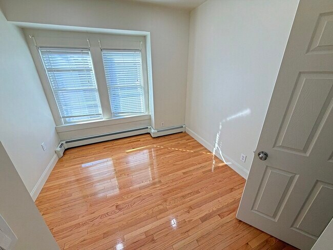 Building Photo - 130 W 8th St