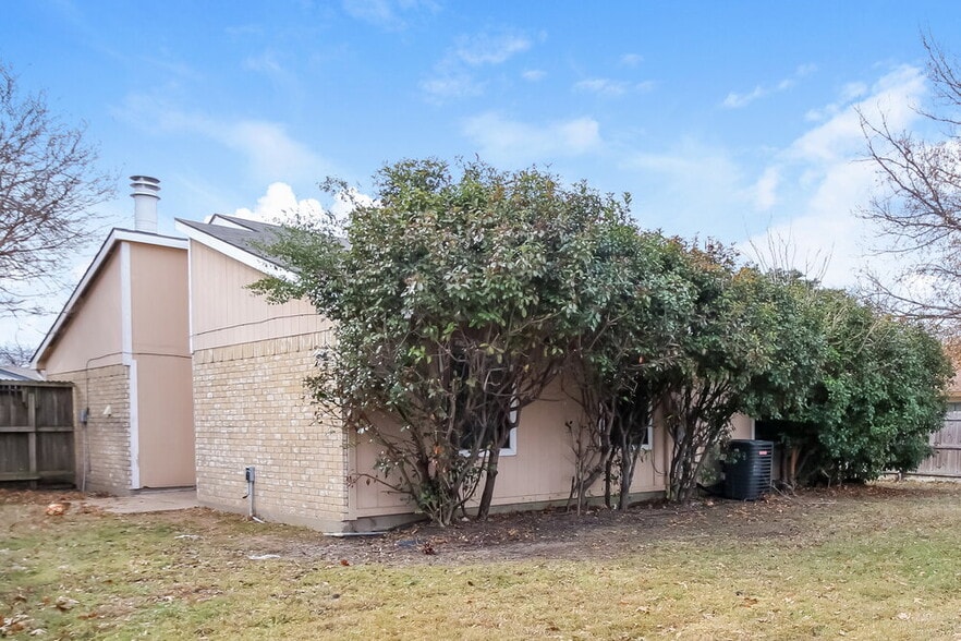 Building Photo - 5609 Powers St