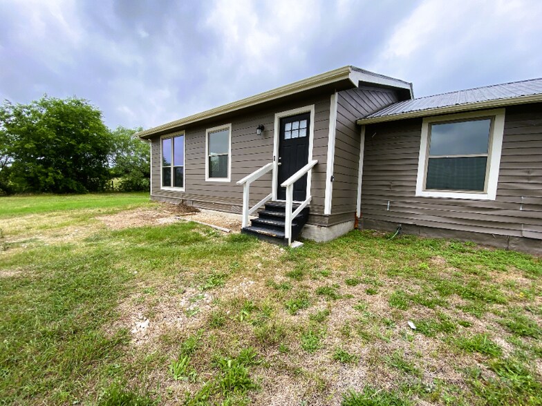 Building Photo - 417 Jasmine Ln