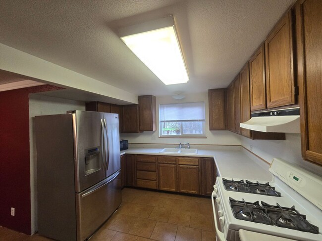 Building Photo - 3BR Northern McKinleyville home is close t...