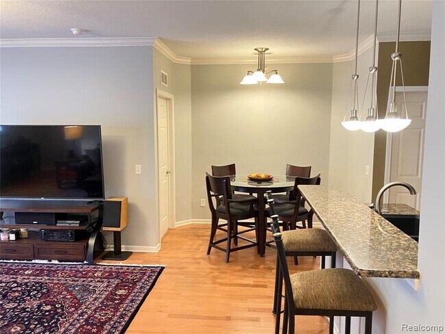Building Photo - 331 Scio Village Ct