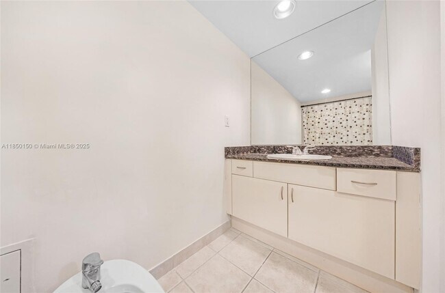 Building Photo - 5600 Collins Ave