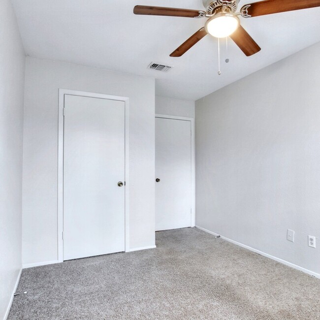 Building Photo - 1313 Monaco Dr