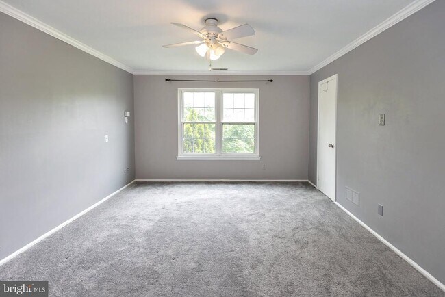Building Photo - 10 Sumac Ct