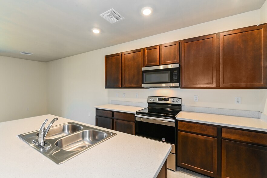 Building Photo - 15038 Wildflower Cir