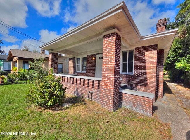 Primary Photo - 213 W 24th St