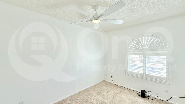 Building Photo - 8960 W Royal Palm Rd