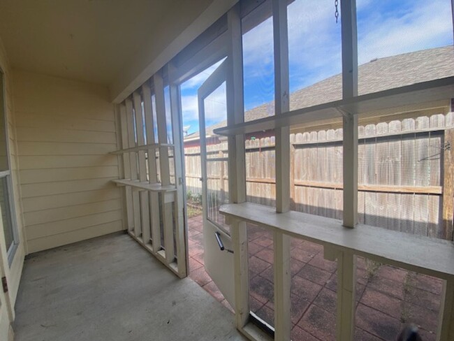 Building Photo - THE BORDEAUX TOWNHOMES, UNIT 4