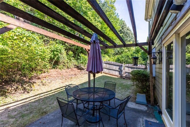 Building Photo - 13030 Carriage Park Ln