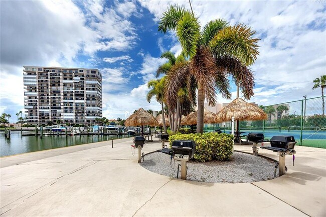 Building Photo - 7560 Bay Island Dr S