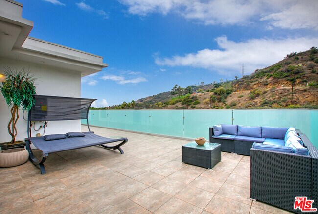 Building Photo - 6696 Lakeridge Rd