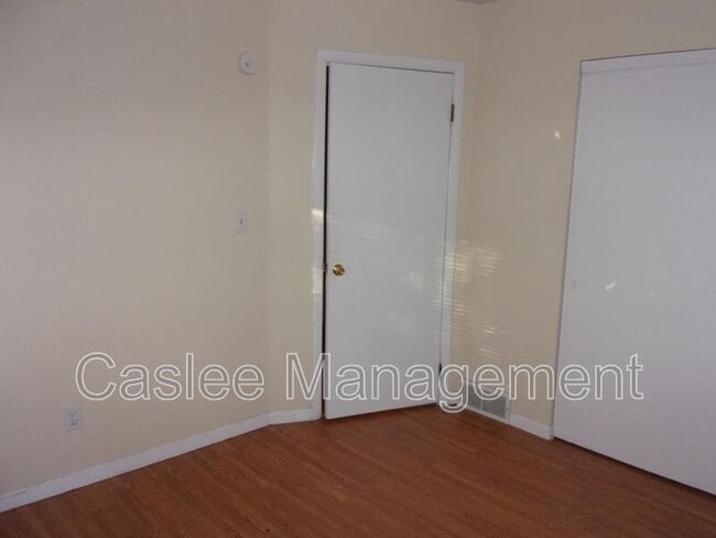 Building Photo - 471 Brentwood Dr