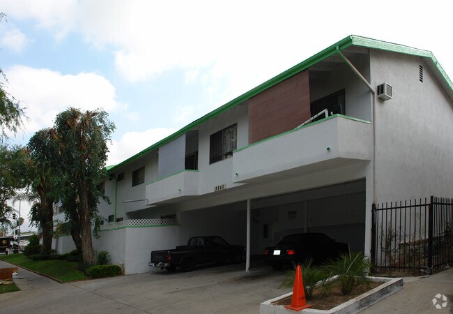 Building Photo - Owensmouth Garden Apartments