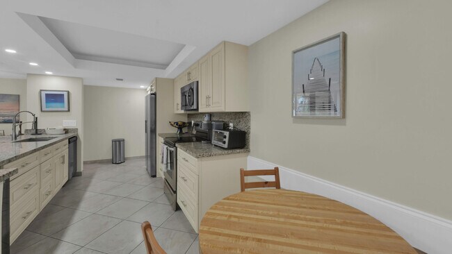 Building Photo - 450 Egret Cir