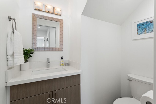 Building Photo - 607 Hilvanar