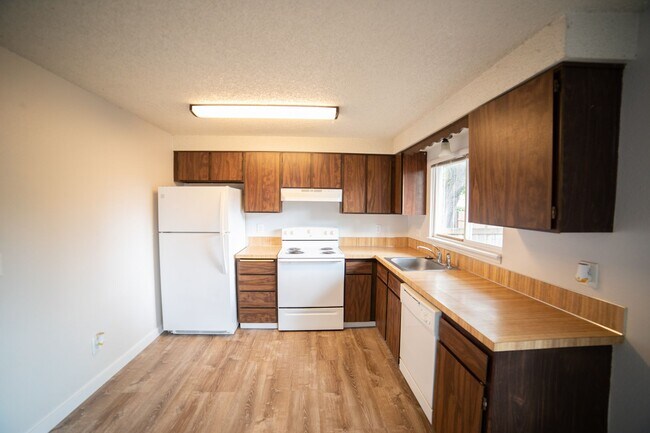 Building Photo - IKEMB02