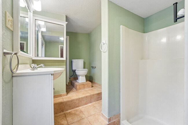 Building Photo - 21567 Starrett Hill Dr
