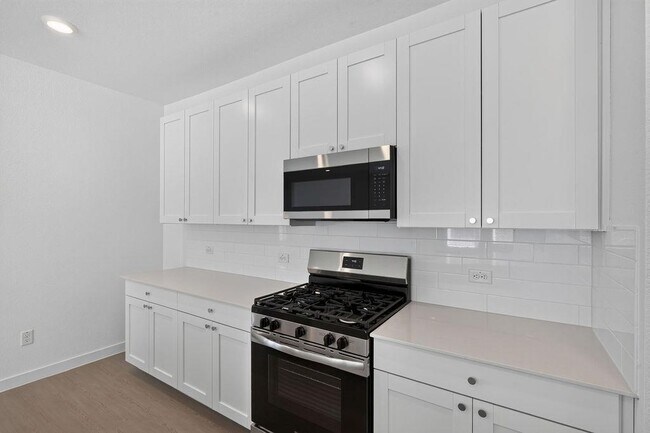 Building Photo - 328 Rockies Rd