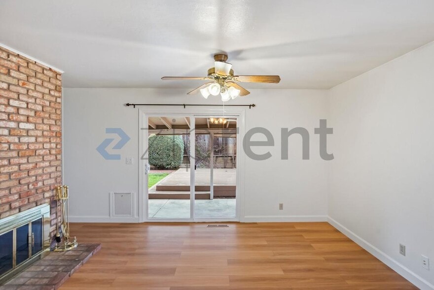 Building Photo - 5063 Maitland Dr