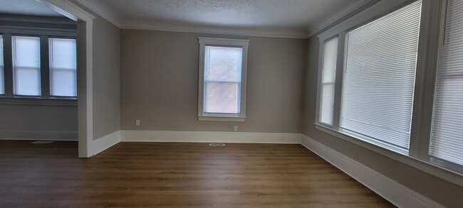 Building Photo - 68 E James St