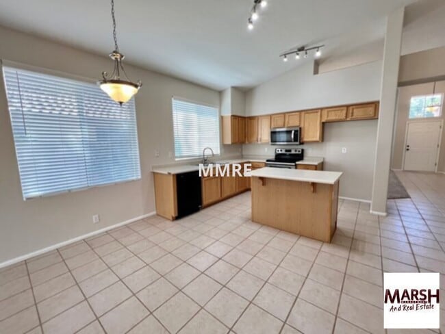 Building Photo - Very nice 3 bedroom home in Mesa near Supe...