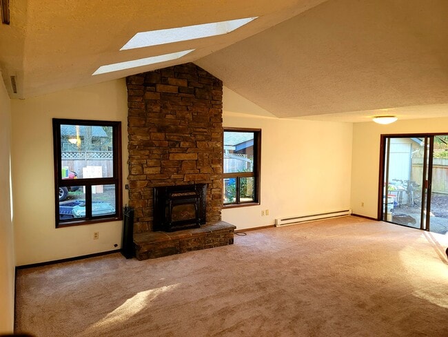 Building Photo - 18220 SW Pheasant Ln