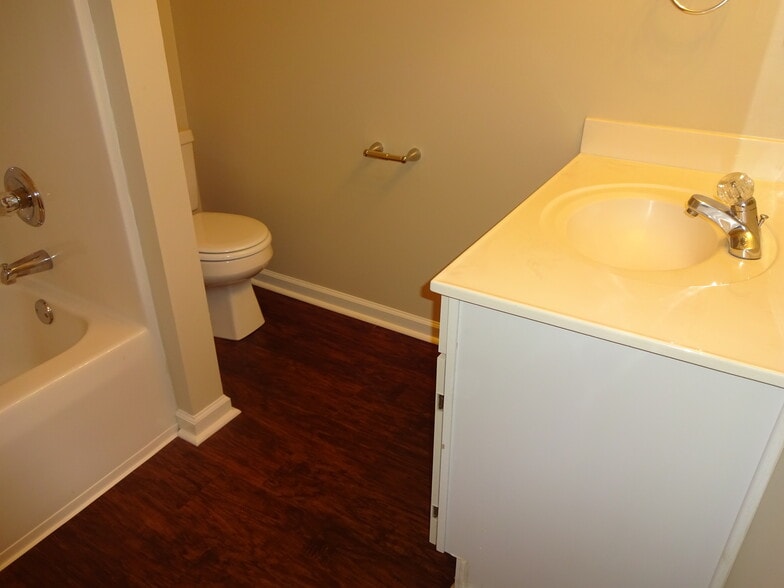 Building Photo - 3002 Sentinel Cir