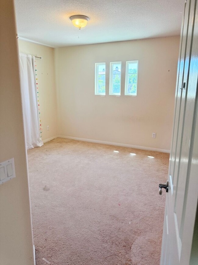 Building Photo - 4 Bed 3 Bath Home for rent in Murrieta